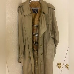 Women’s Burberrys Trenchcoat